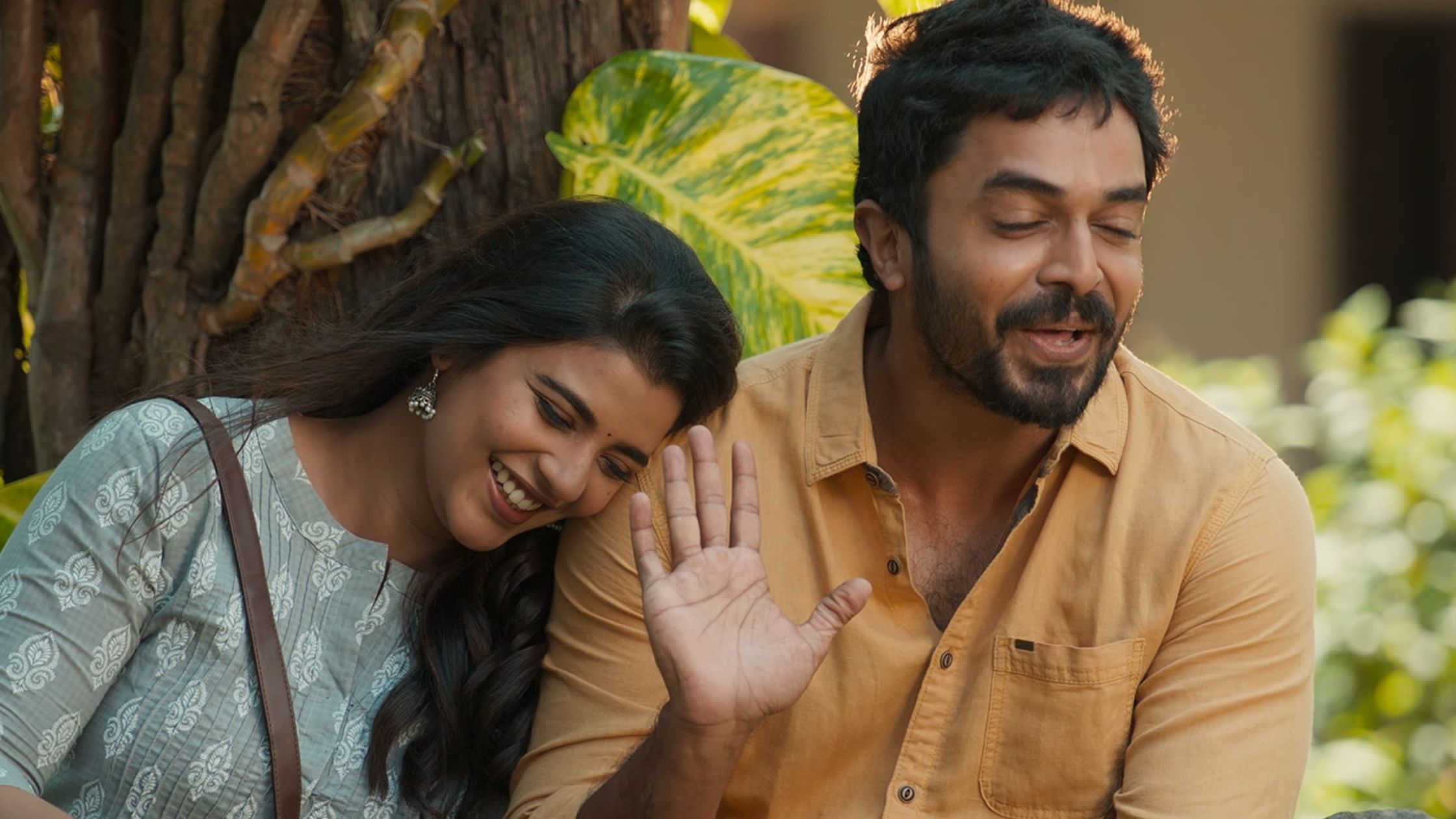 Theeyavar Kulaigal Nadunga New Tamil Movie